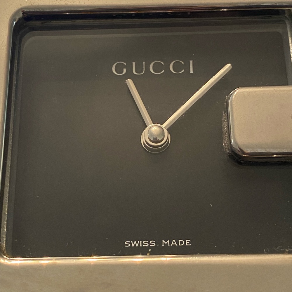 Gucci “G” clock Tom Ford Era. Working with alarm and comes with extra battery.